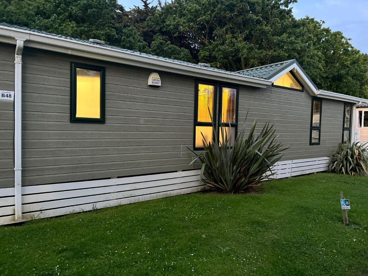 Jungle Lodge Lymington Buitenkant foto