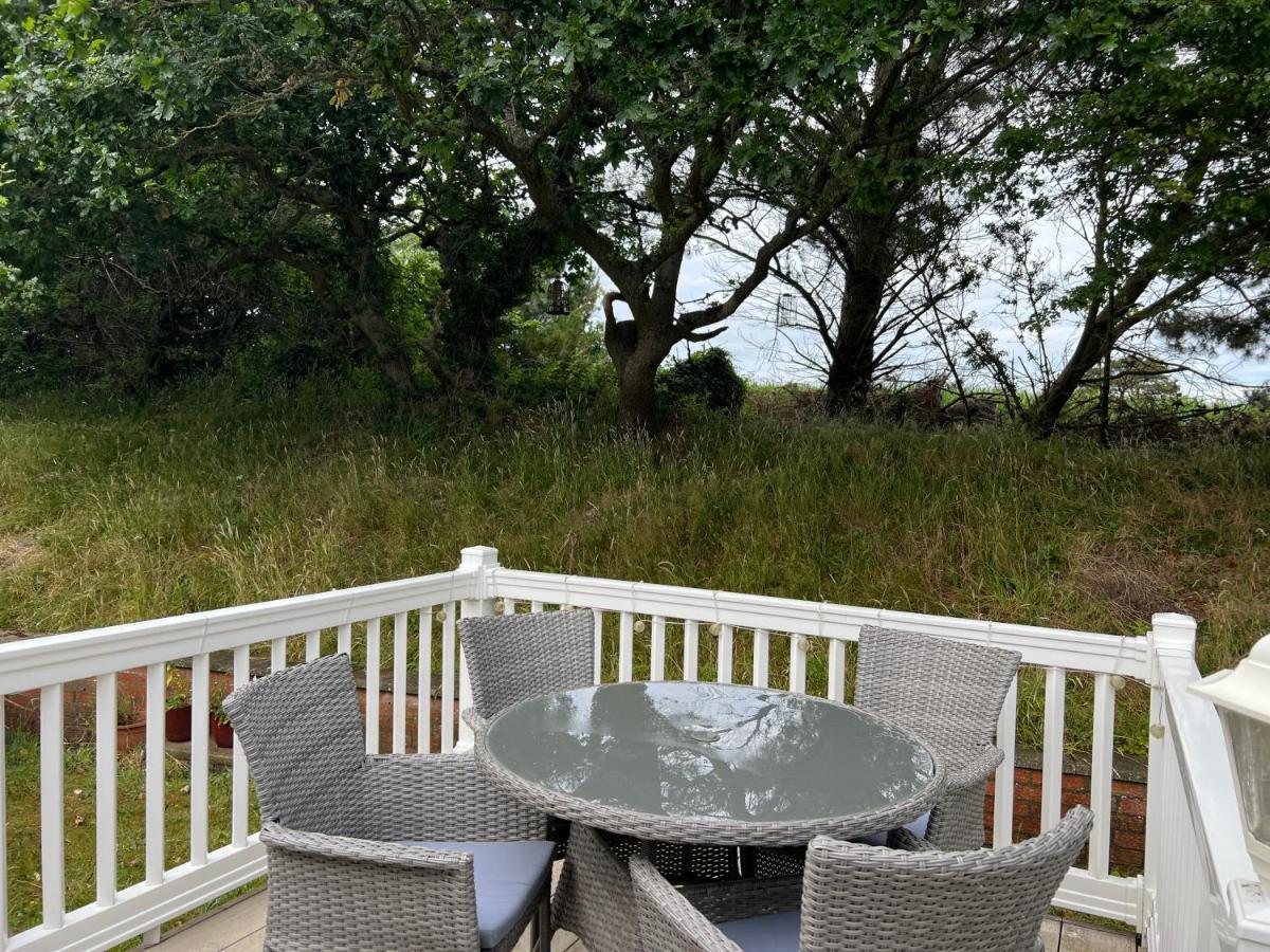 Jungle Lodge Lymington Buitenkant foto