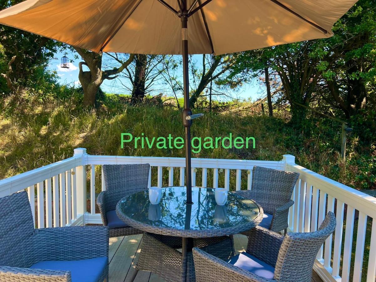 Jungle Lodge Lymington Buitenkant foto