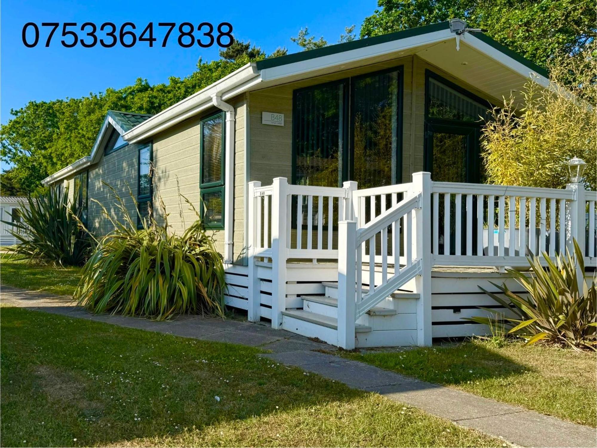 Jungle Lodge Lymington Buitenkant foto